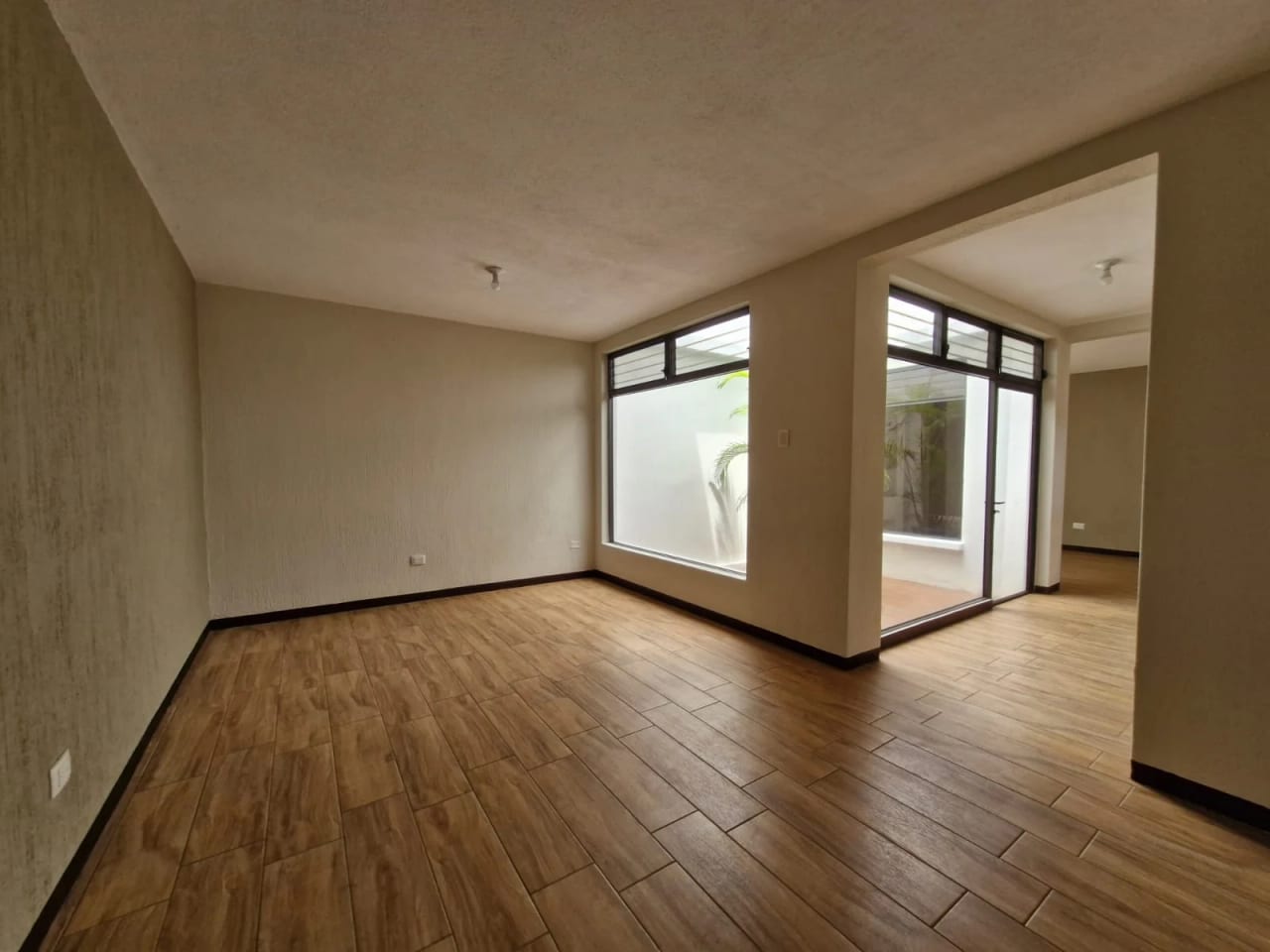 4 Casas en Alquiler, Ave. Hincapié zona 13 — foto 4 de 7
