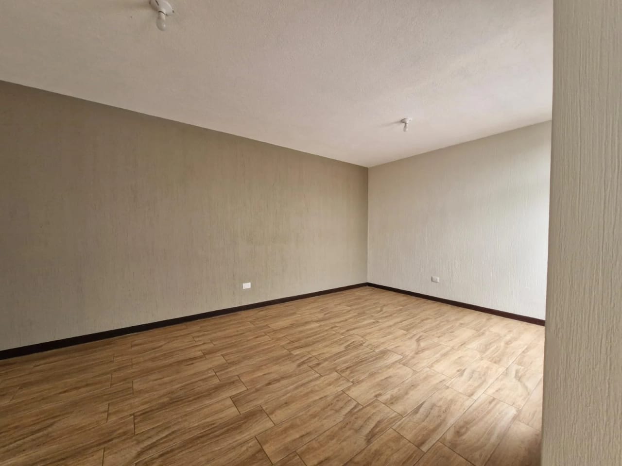 4 Casas en Alquiler, Ave. Hincapié zona 13 — foto 5 de 7