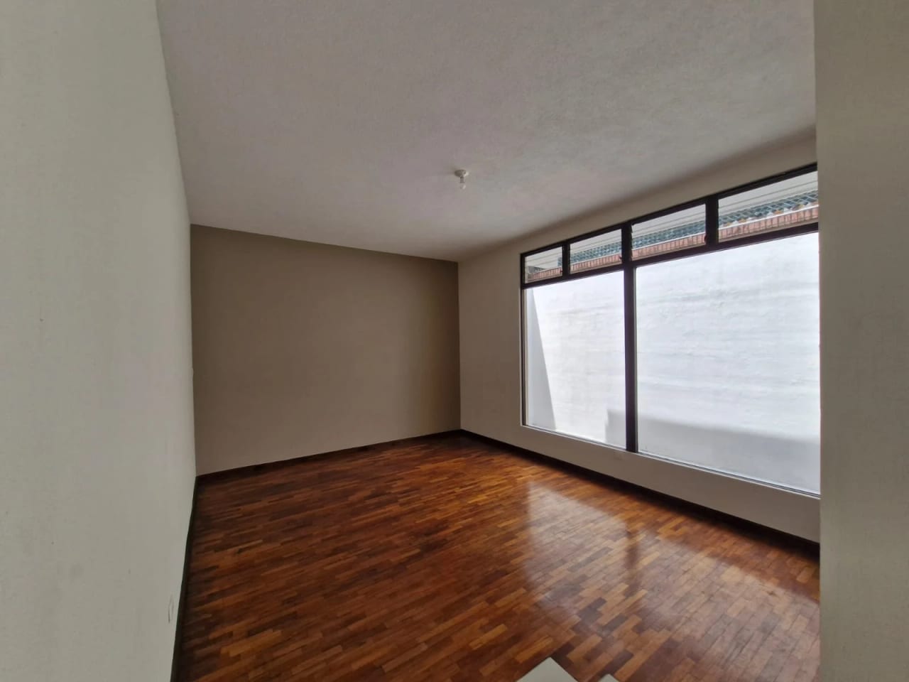 4 Casas en Alquiler, Ave. Hincapié zona 13 — foto 6 de 7