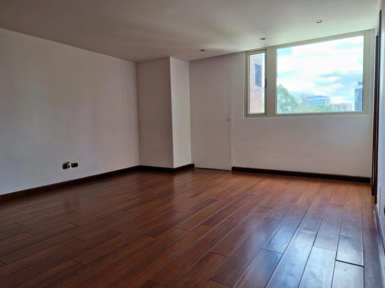 Apartamento Marques del Valle, Zona 14 — foto 3 de 13