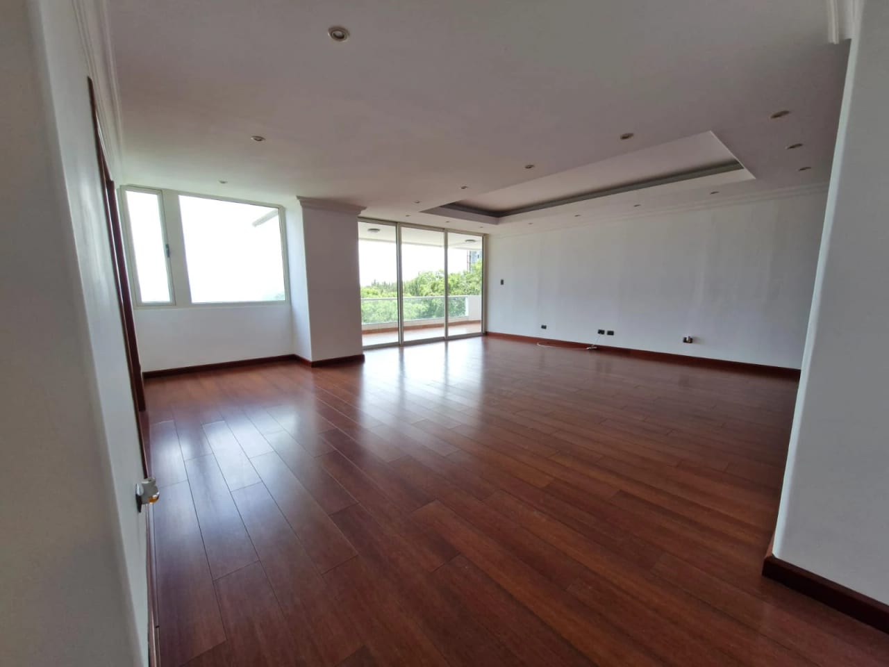 Apartamento Marques del Valle, Zona 14 — foto 2 de 13