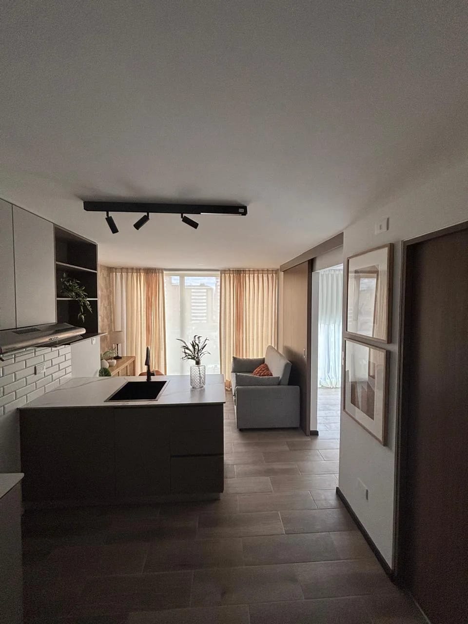 Apartamento en Alquiler, BIKO zon a 1035 Metros² 1 Parqueo 1 Dormito — foto 3 de 11
