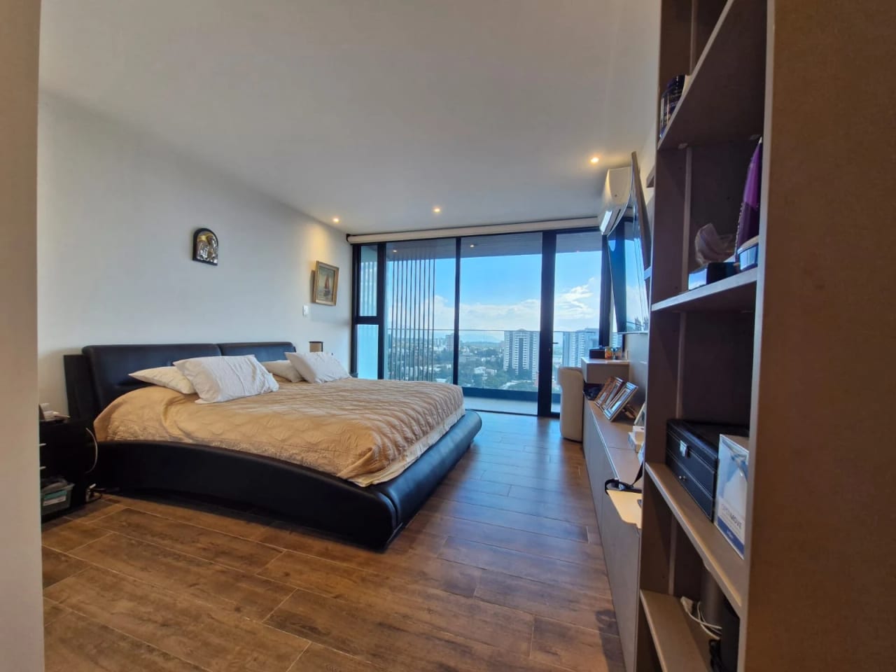 Apartamento en Venta, GAURA zona 15 — foto 11 de 12