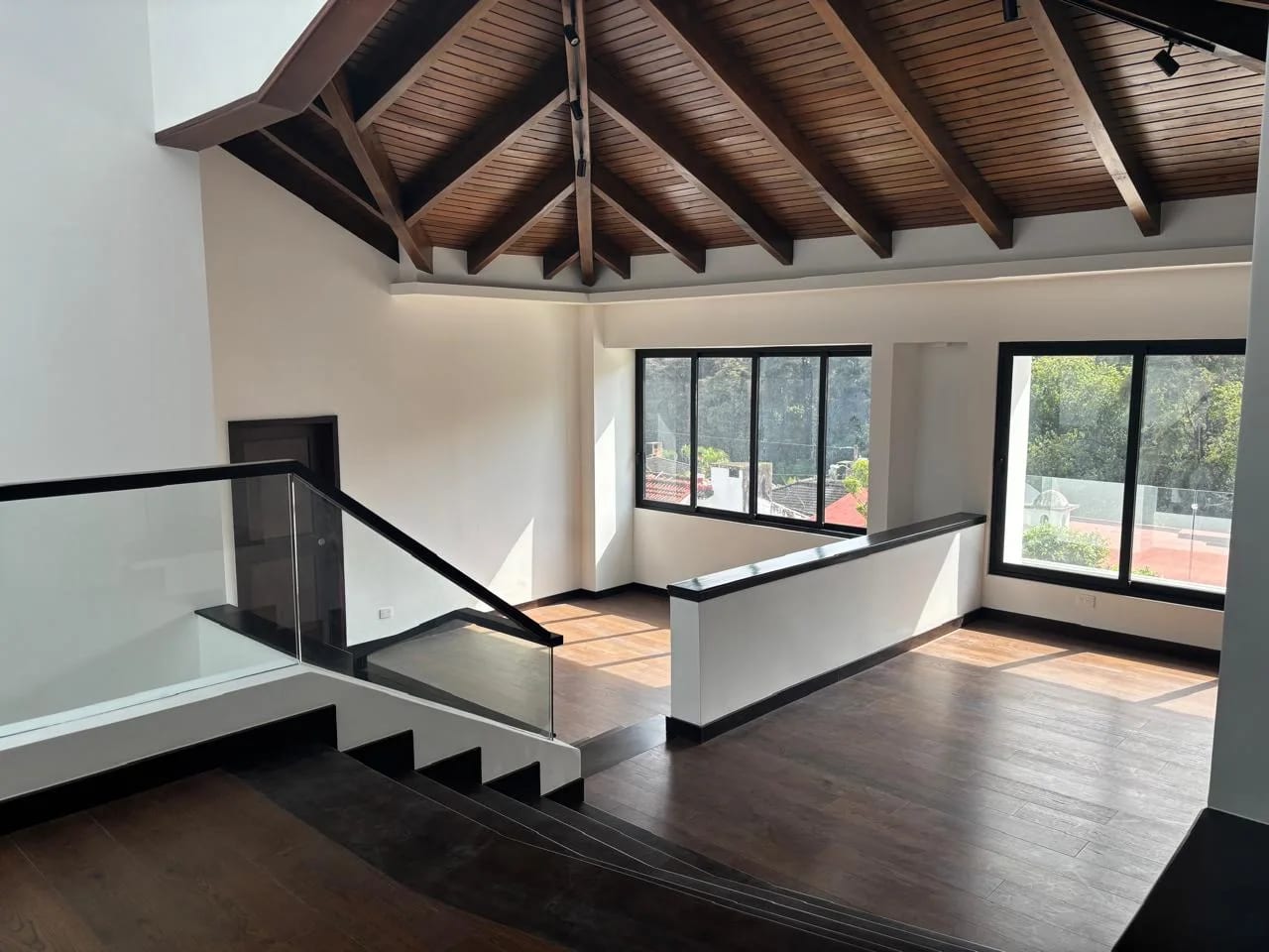 Casa en Venta OAKLAND, Zona 10 — foto 2 de 17